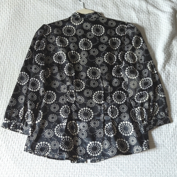 Black & White Buttoned Blouse with Pattern, Ruching & Cute Button Detail - Picture 2 of 9